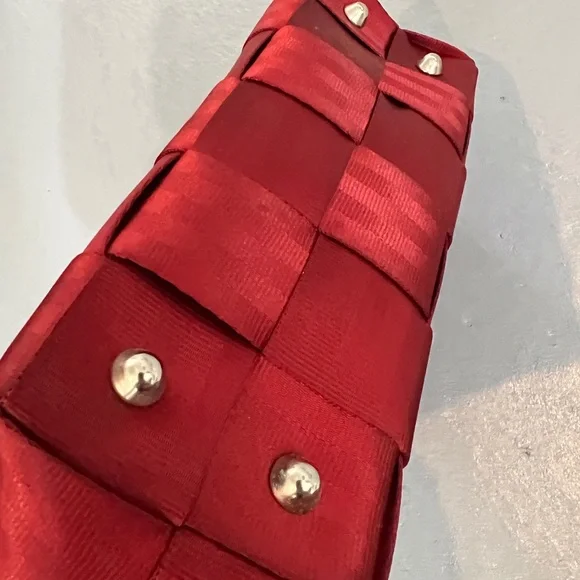 Harveys The Original Seatbelt Bag Medium Tote-Cherry Red - Picture 3 of 9